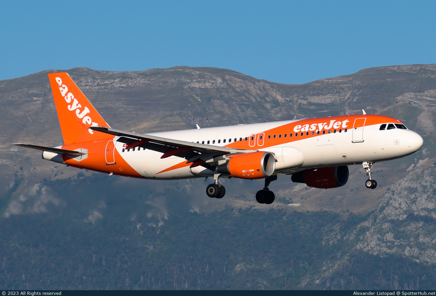 Photo of HB-JYA - Airbus A320-214 operated by easyJet Switzerland