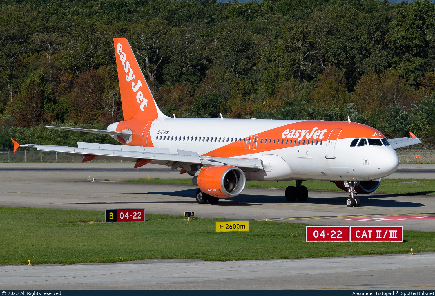 Photo of G-EJCH - Airbus A320-214 operated by easyJet
