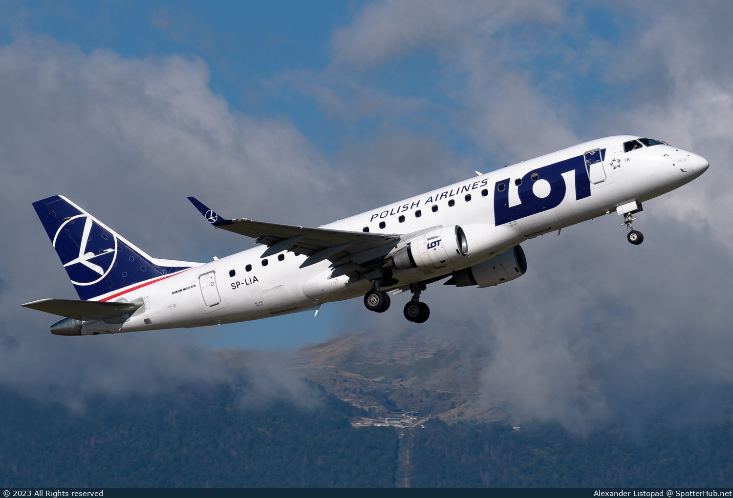 Photo of SP-LIA - Embraer ERJ-175STD operated by LOT Polish Airlines