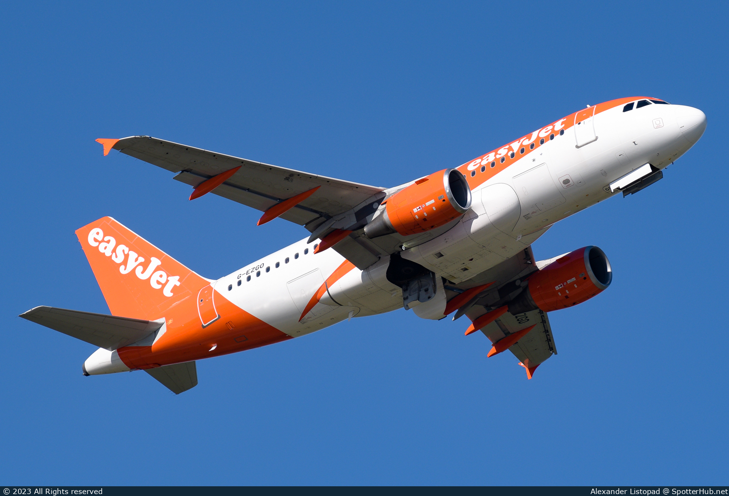 Photo of G-EZGO - Airbus A319-111 operated by easyJet