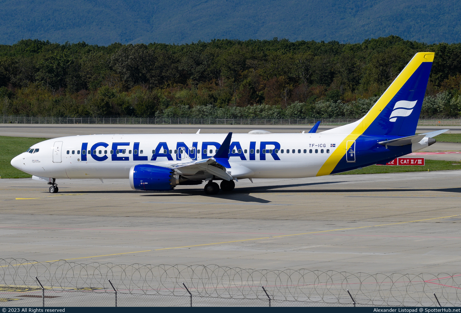 Photo of TF-ICG - Boeing 737 MAX 8 operated by Icelandair