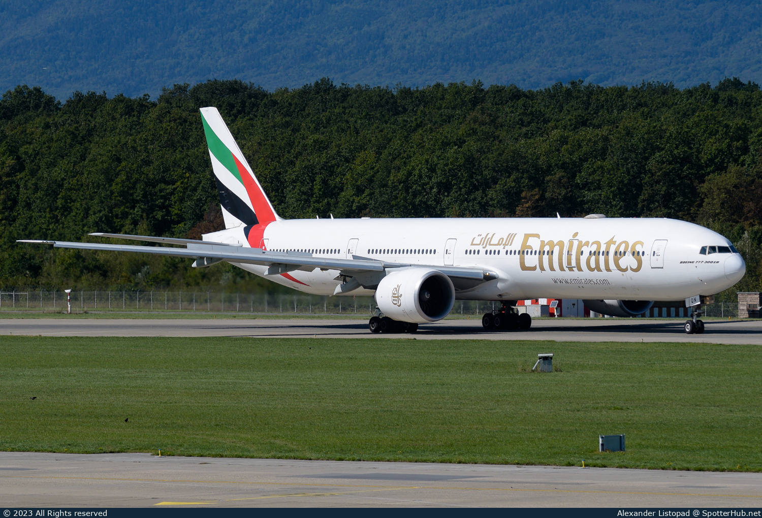 Photo of A6-EQN - Boeing 777-31H(ER) operated by Emirates