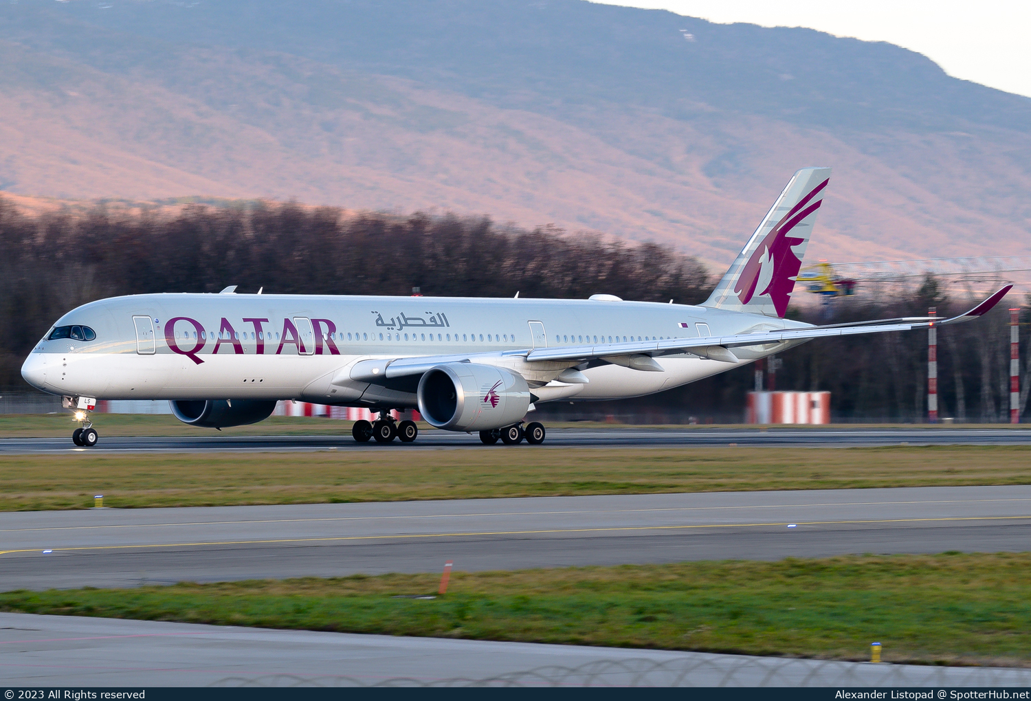 Photo of A7-ALS - Airbus A350-941 operated by Qatar Airways