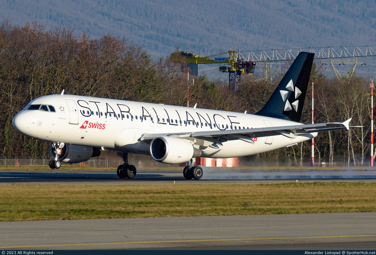 Photo of HB-IJM - Airbus A320-214 operated by Swiss International Air Lines