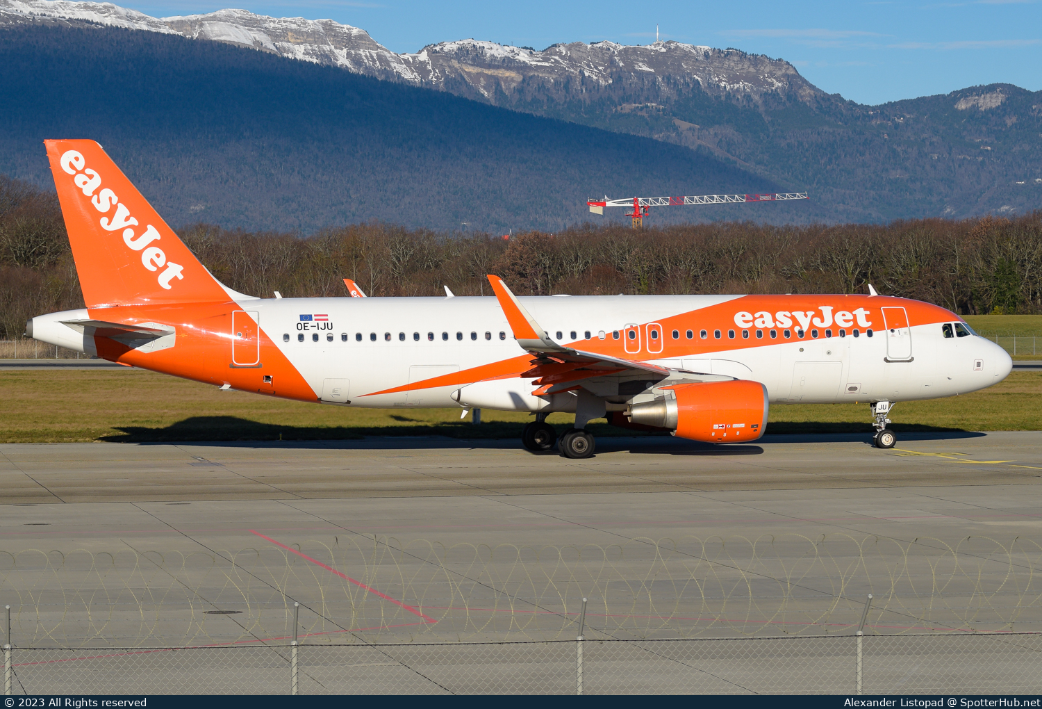 Photo of OE-IJU - Airbus A320-214 operated by easyJet Europe