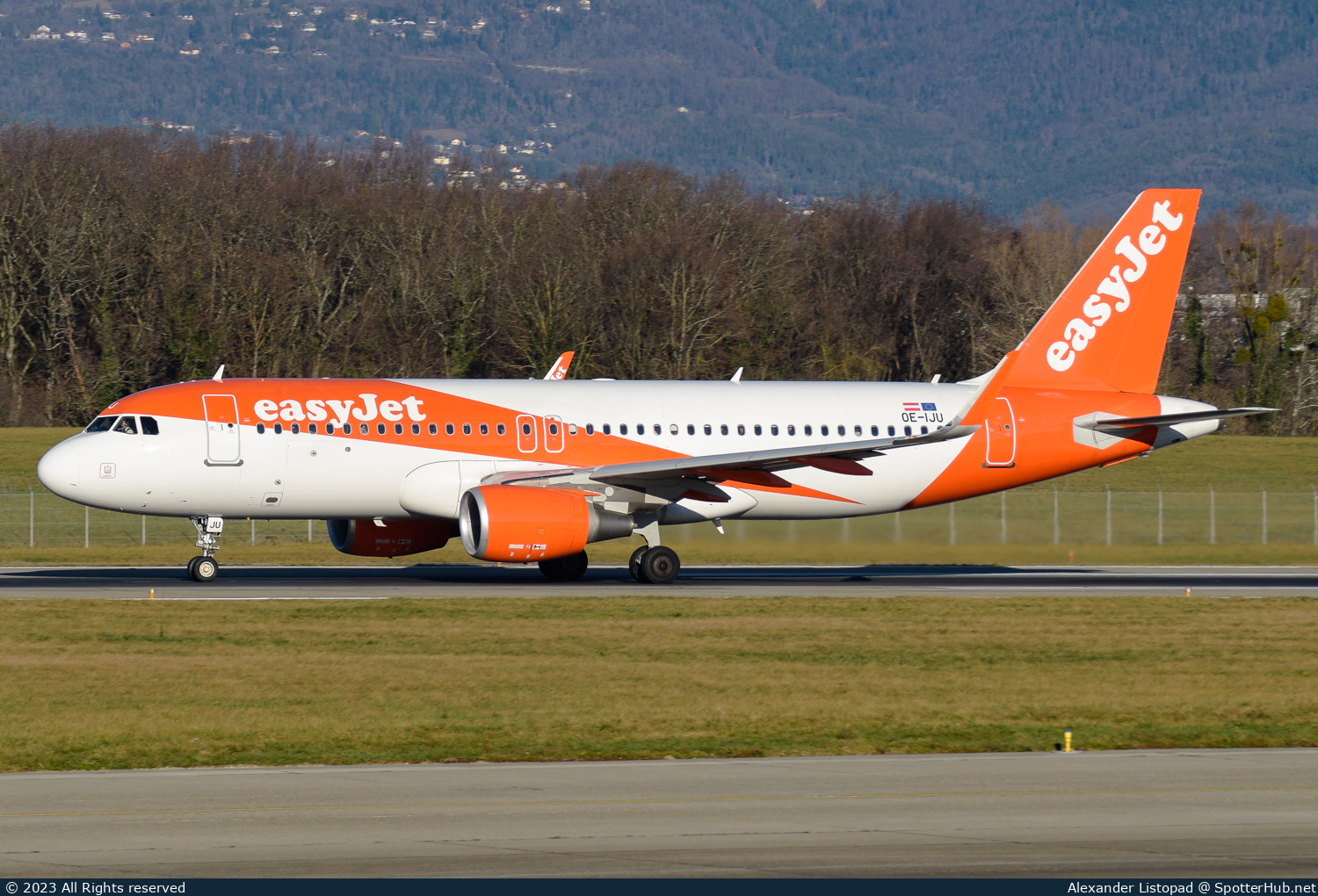 Photo of OE-IJU - Airbus A320-214 operated by easyJet Europe