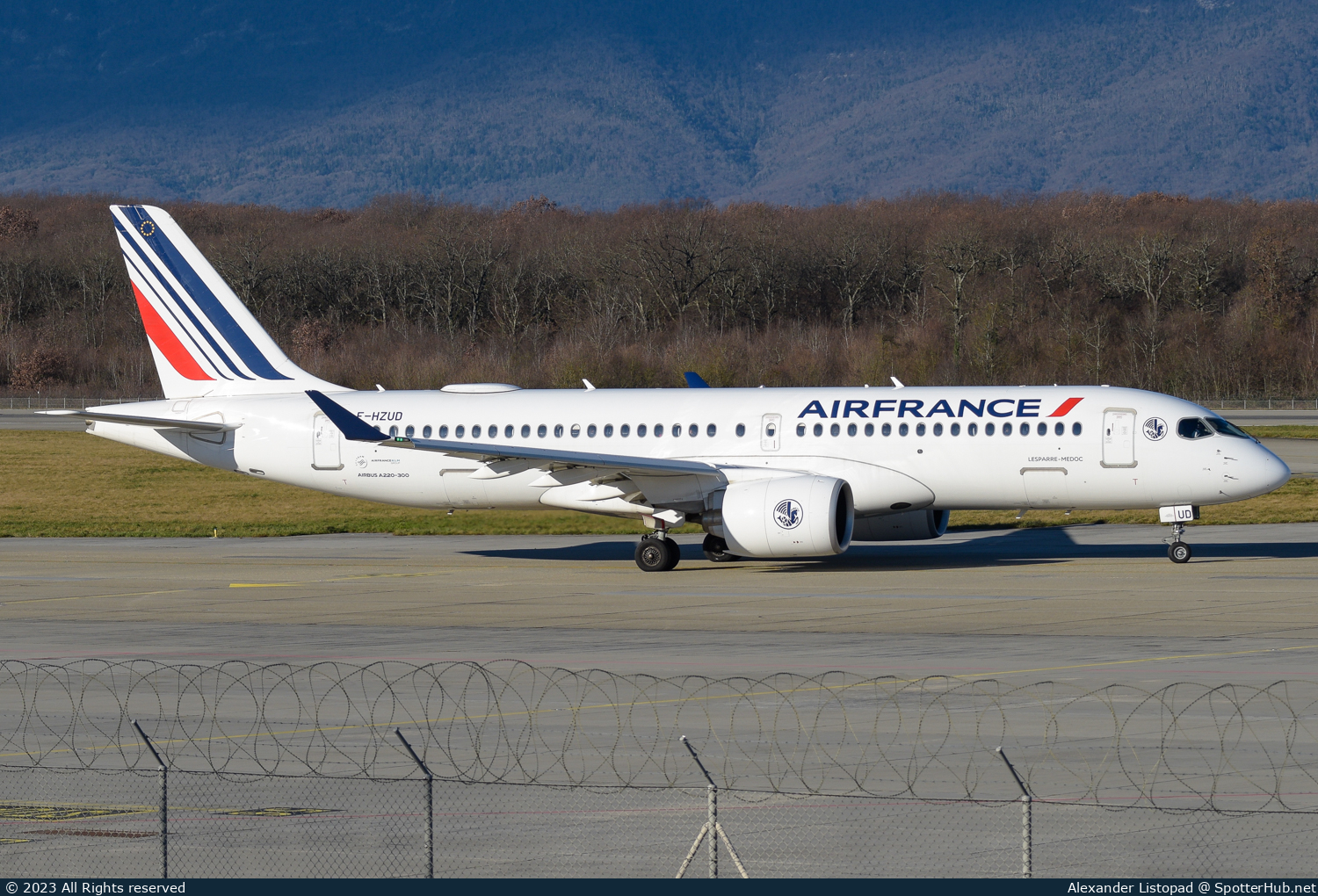 Photo of F-HZUD - Airbus A220-300 operated by Air France