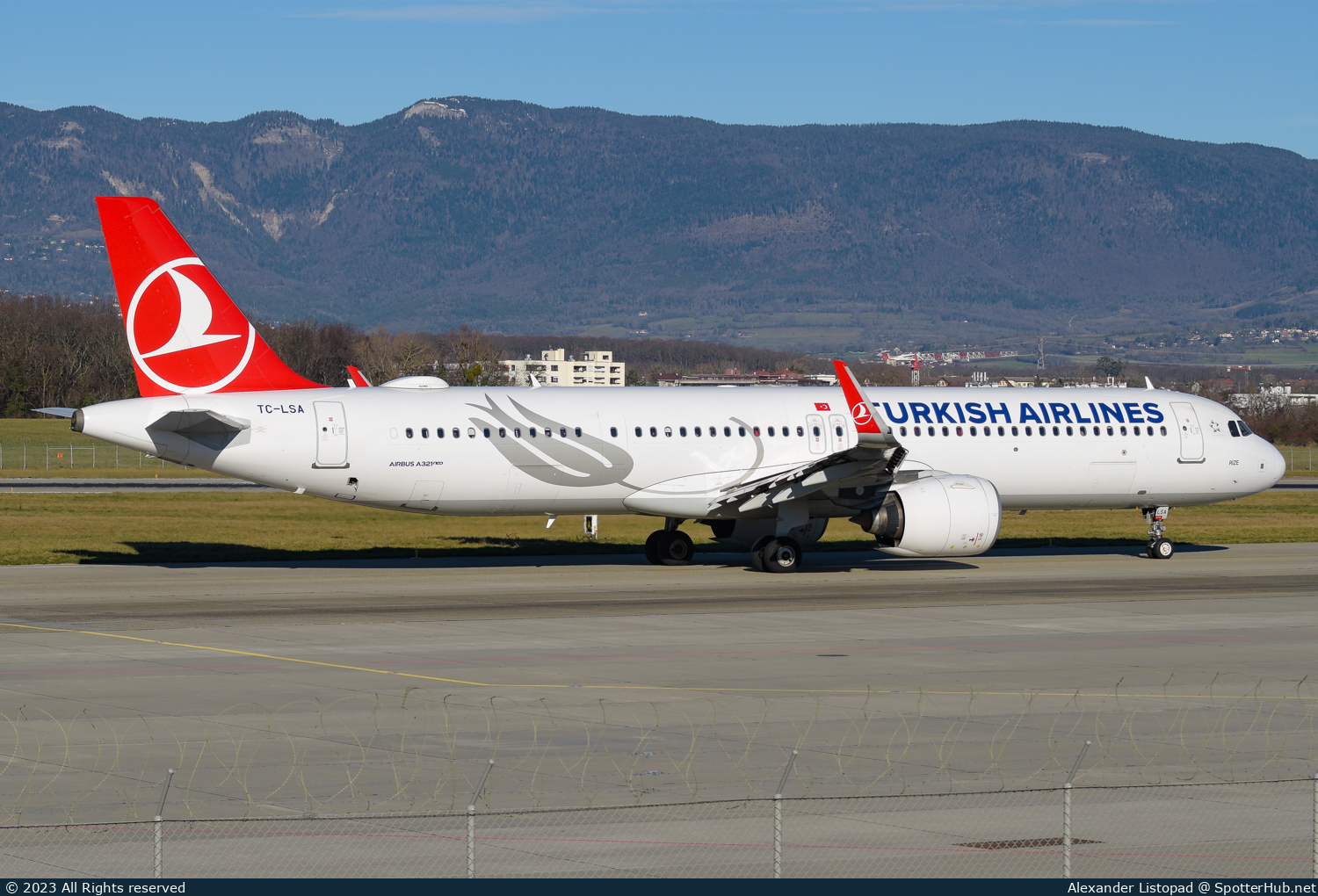 Photo of TC-LSA - Airbus A321-271NX operated by Turkish Airlines