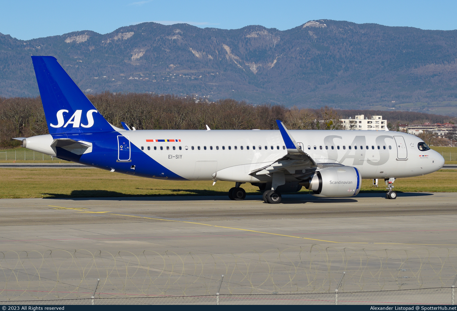 Photo of EI-SIY - Airbus A320-251N operated by SAS Connect