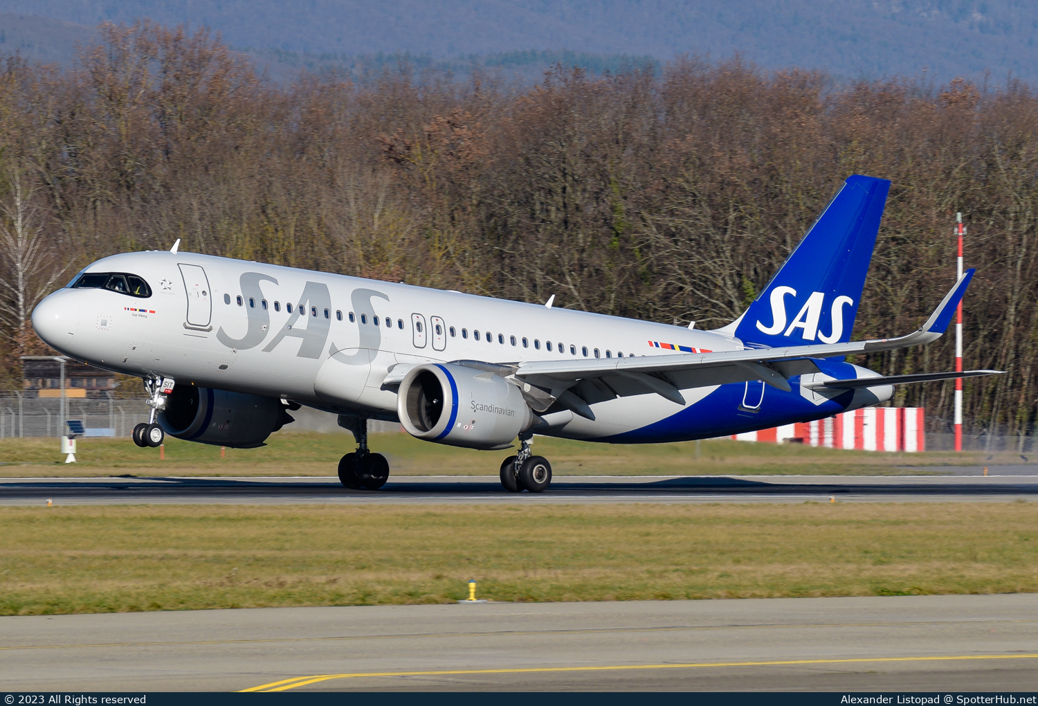 Photo of EI-SIT - Airbus A320-251N operated by SAS Connect