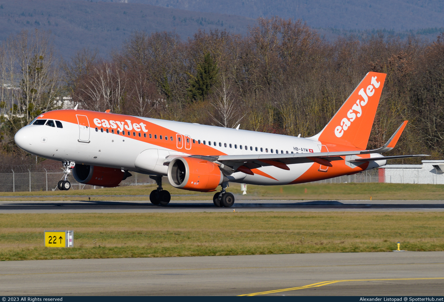 Photo of HB-AYM - Airbus A320-251N operated by easyJet Switzerland