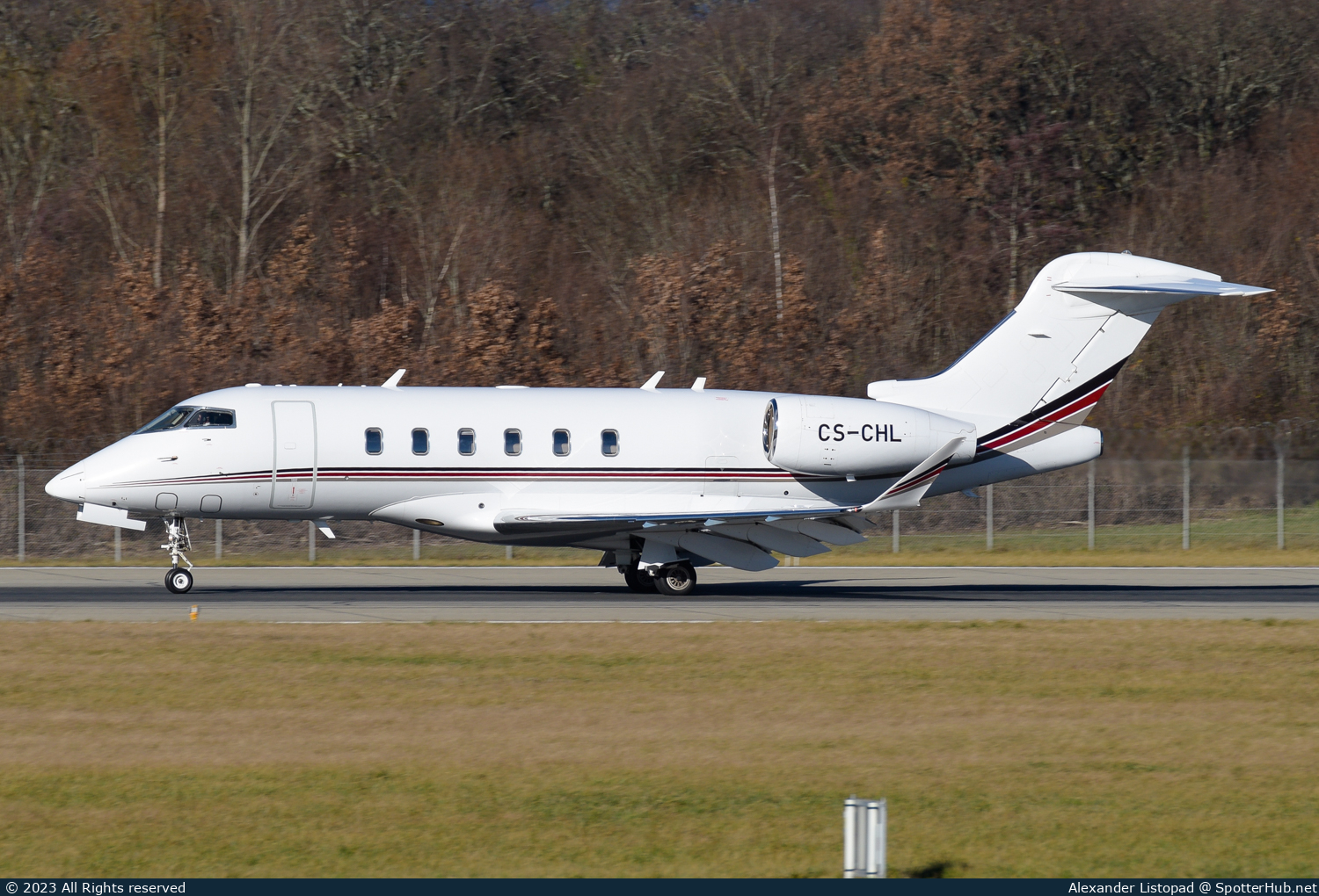 Photo of CS-CHL - Bombardier Challenger 350 operated by NetJets Europe