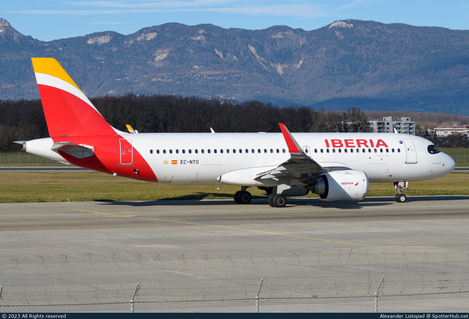 Photo of EC-NTO - Airbus A320-251N operated by Iberia