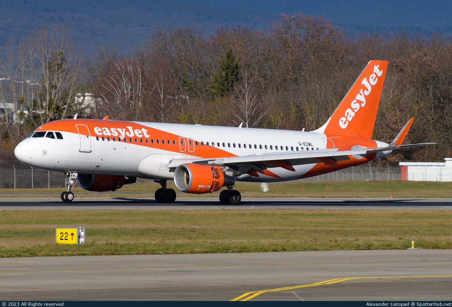 Photo of G-EZWL - Airbus A320-214 operated by easyJet