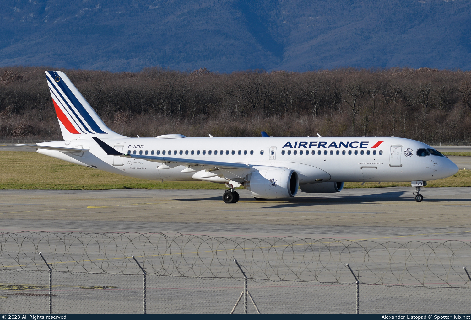 Photo of F-HZUY - Airbus A220-300 operated by Air France