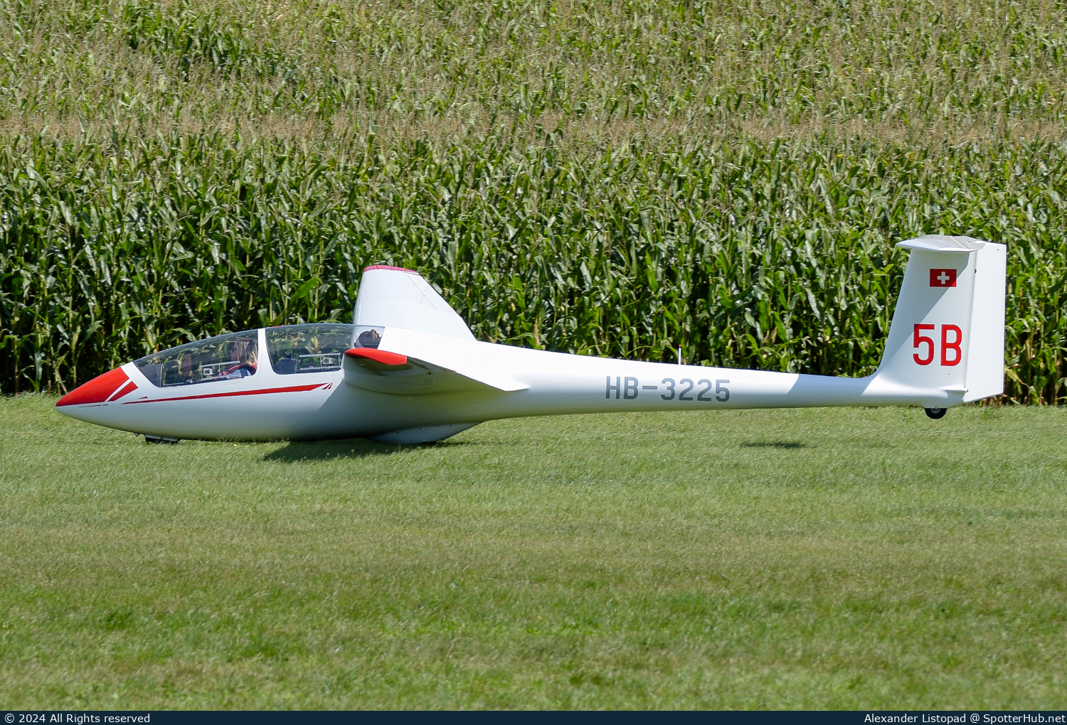 Photo of HB-3225 - Schleicher ASK 21 operated by Groupement de Vol à Voile "Les Martinets"