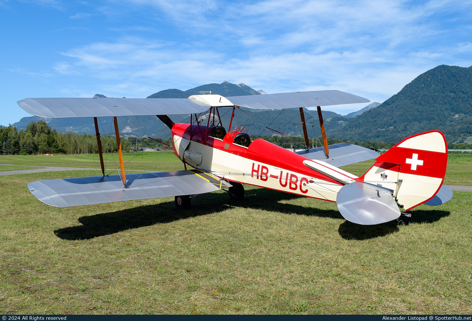 Photo of HB-UBC - De Havilland DH-82A Tiger Moth II operated by Oldie Flyers Sense