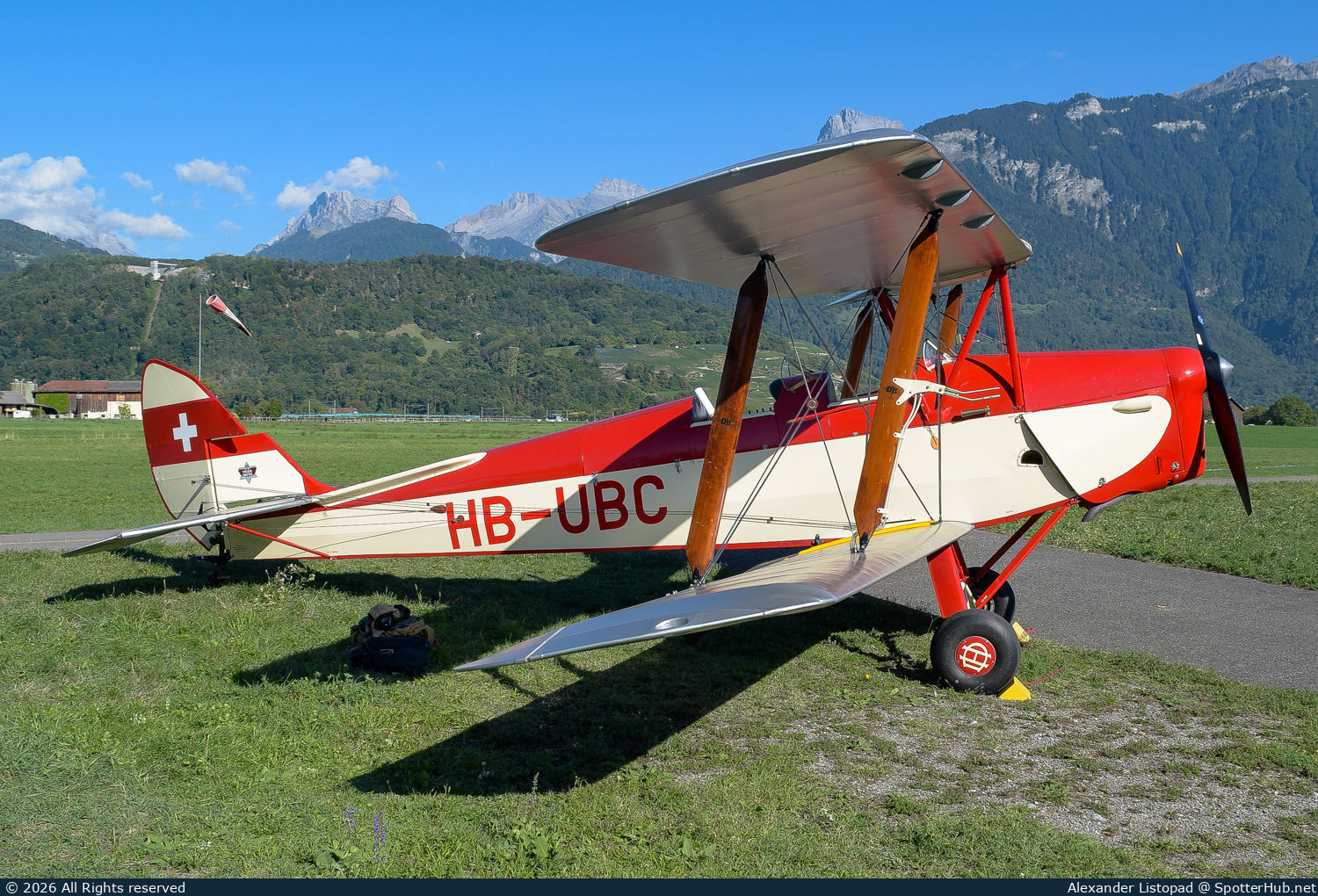 Photo of HB-UBC - De Havilland DH-82A Tiger Moth II operated by Oldie Flyers Sense