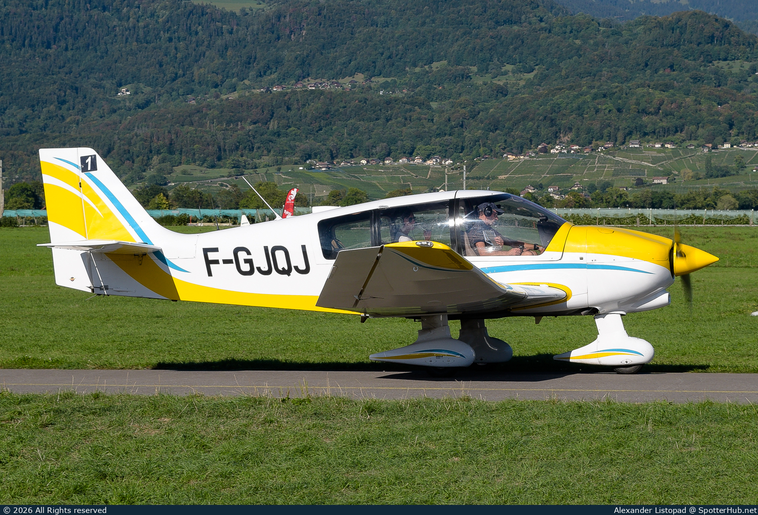 Photo of F-GJQJ - Robin DR400/180 Régent operated by Aéroclub Beaunois