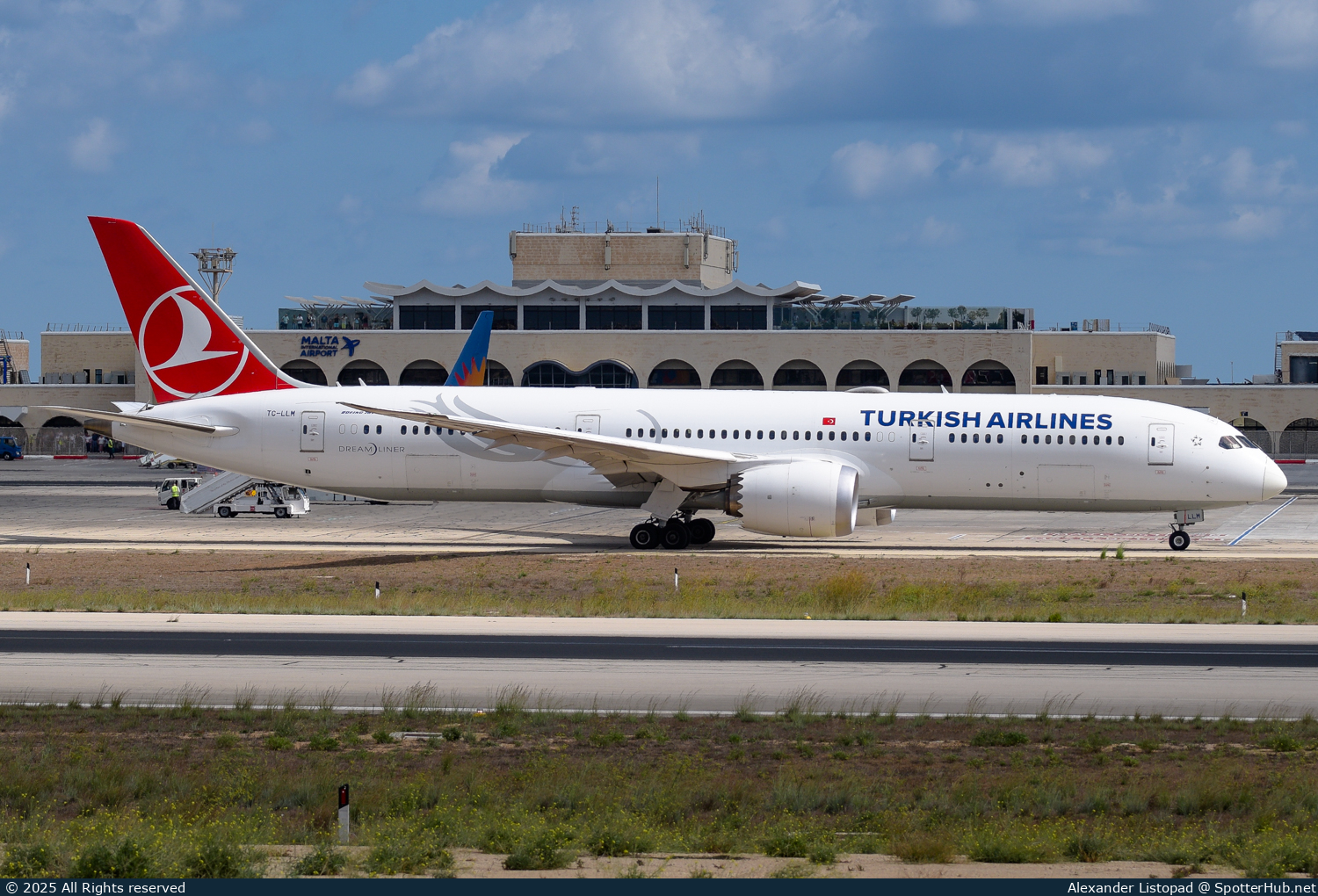 Photo of TC-LLM - Boeing 787-9 Dreamliner operated by Turkish Airlines