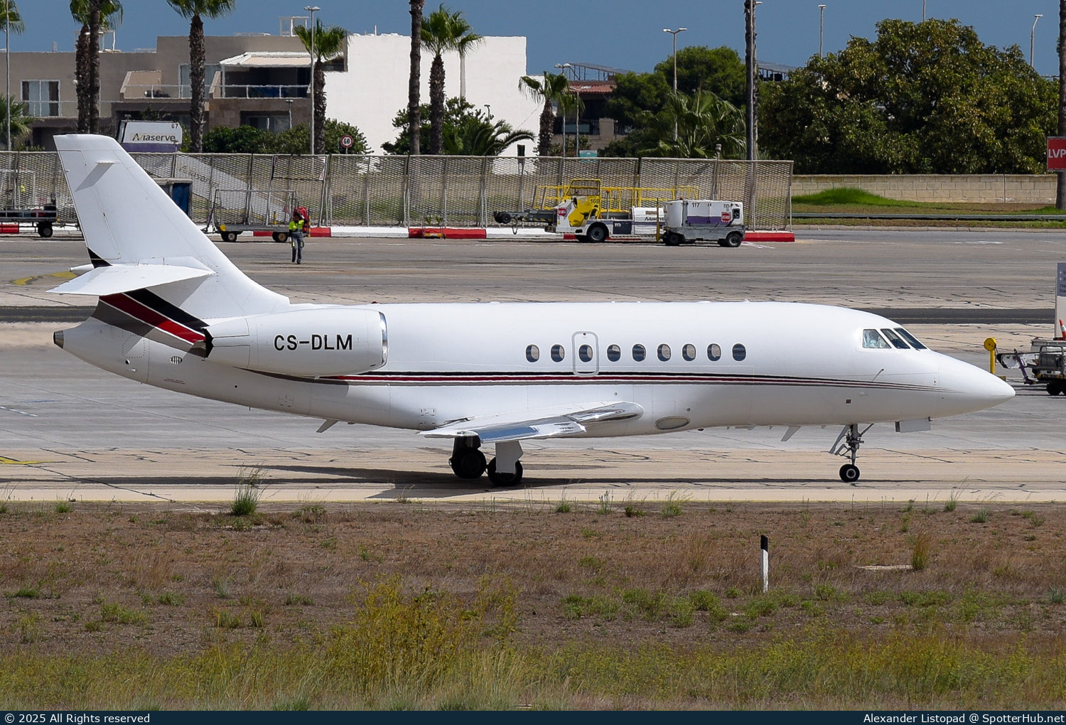 Photo of CS-DLM - Dassault Falcon 2000EX operated by NetJets Europe