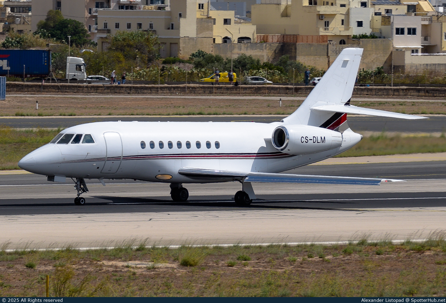 Photo of CS-DLM - Dassault Falcon 2000EX operated by NetJets Europe