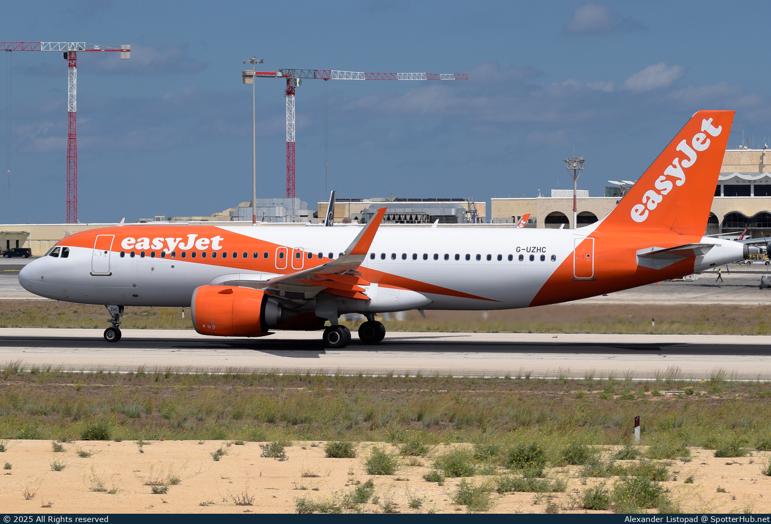 Photo of G-UZHC - Airbus A320-251N operated by easyJet