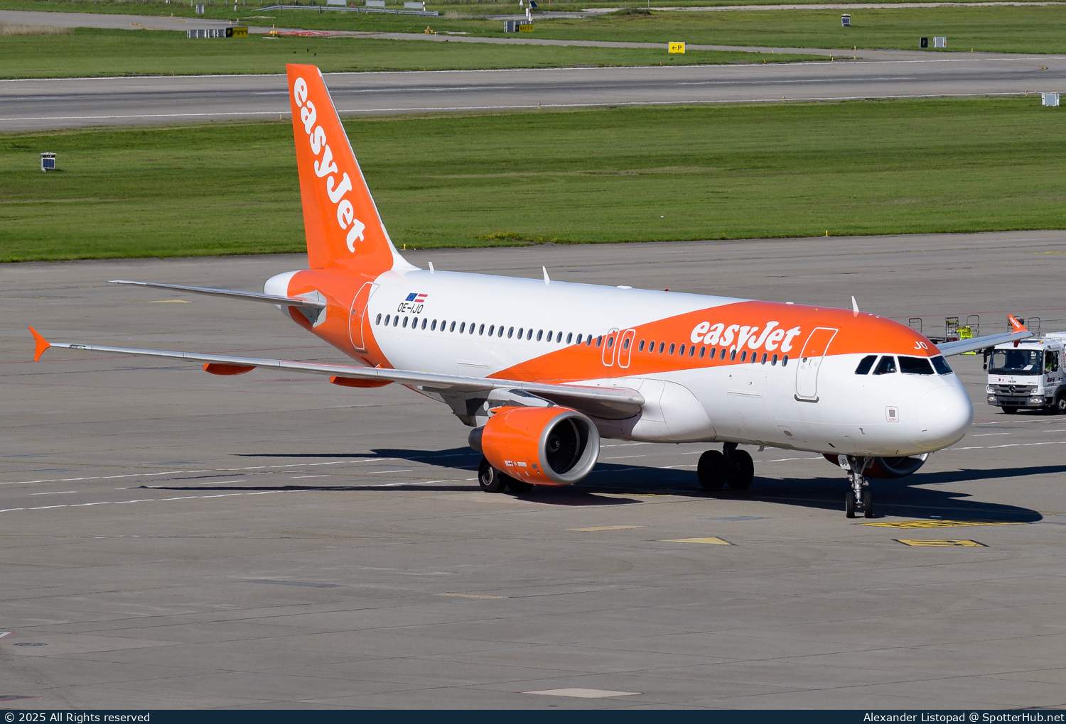 Photo of OE-IJO - Airbus A320-214 operated by easyJet Europe