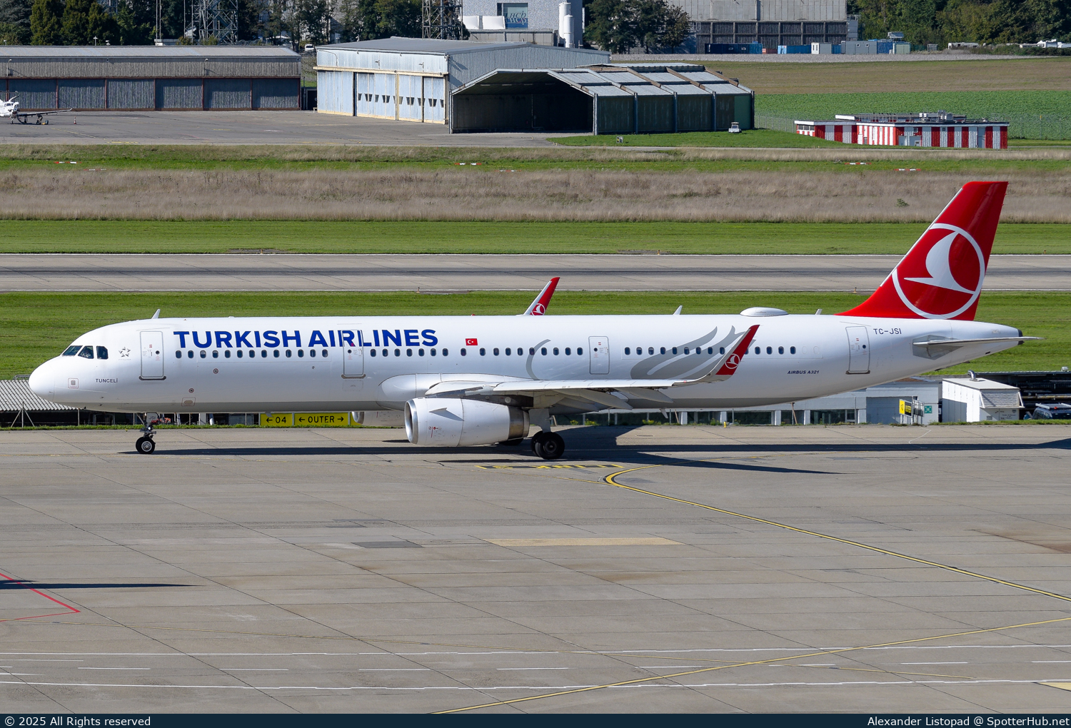Photo of TC-JSI - Airbus A321-231 operated by Turkish Airlines