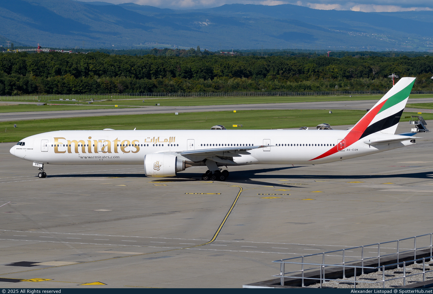 Photo of A6-EQN - Boeing 777-31H(ER) operated by Emirates