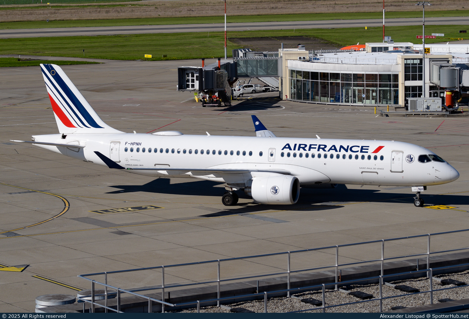 Photo of F-HPNH - Airbus A220-300 operated by Air France