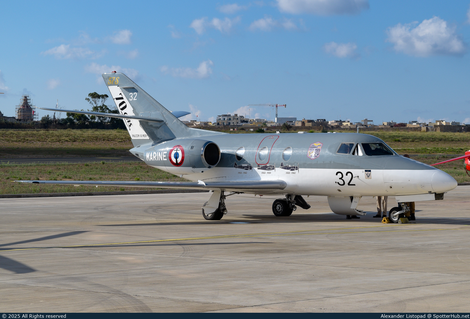 Photo of 32 - Dassault Falcon 10MER operated by French Navy