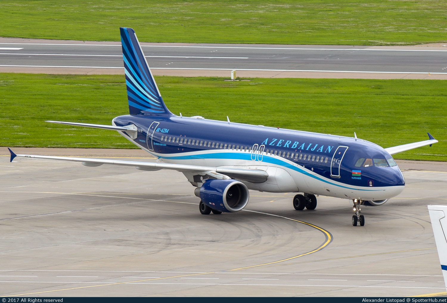 Photo of 4K-AZ84 - Airbus A320-214 operated by Azerbaijan Airlines