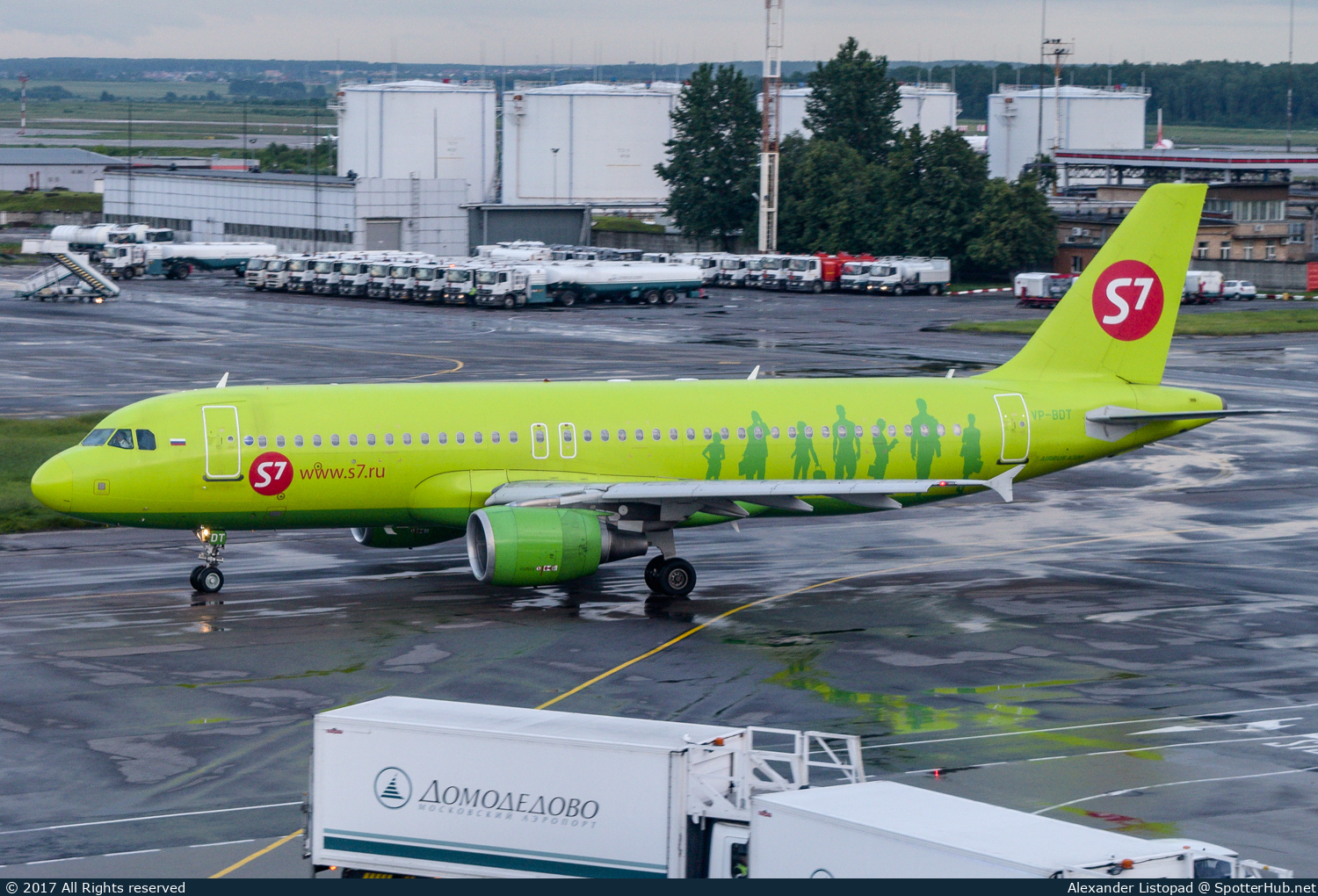 Photo of VP-BDT - Airbus A320-214 operated by S7 Airlines