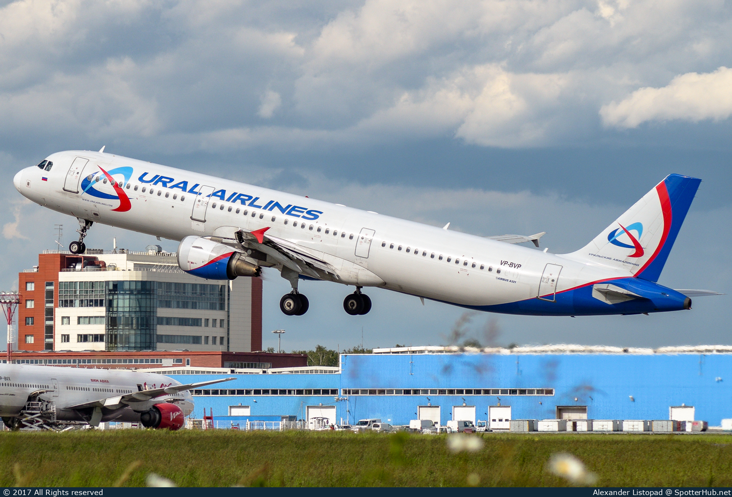 Photo of VP-BVP - Airbus A321-211 operated by Ural Airlines