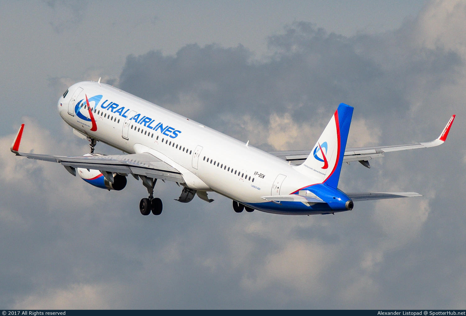 Photo of VP-BSW - Airbus A321-231 operated by Ural Airlines
