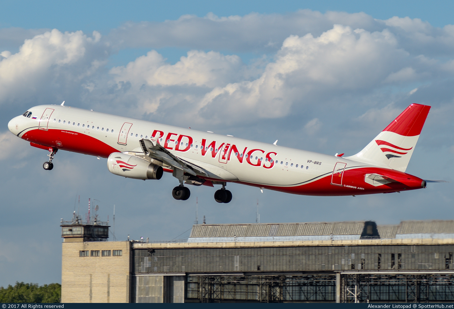 Photo of VP-BRS - Airbus A321-231 operated by Red Wings