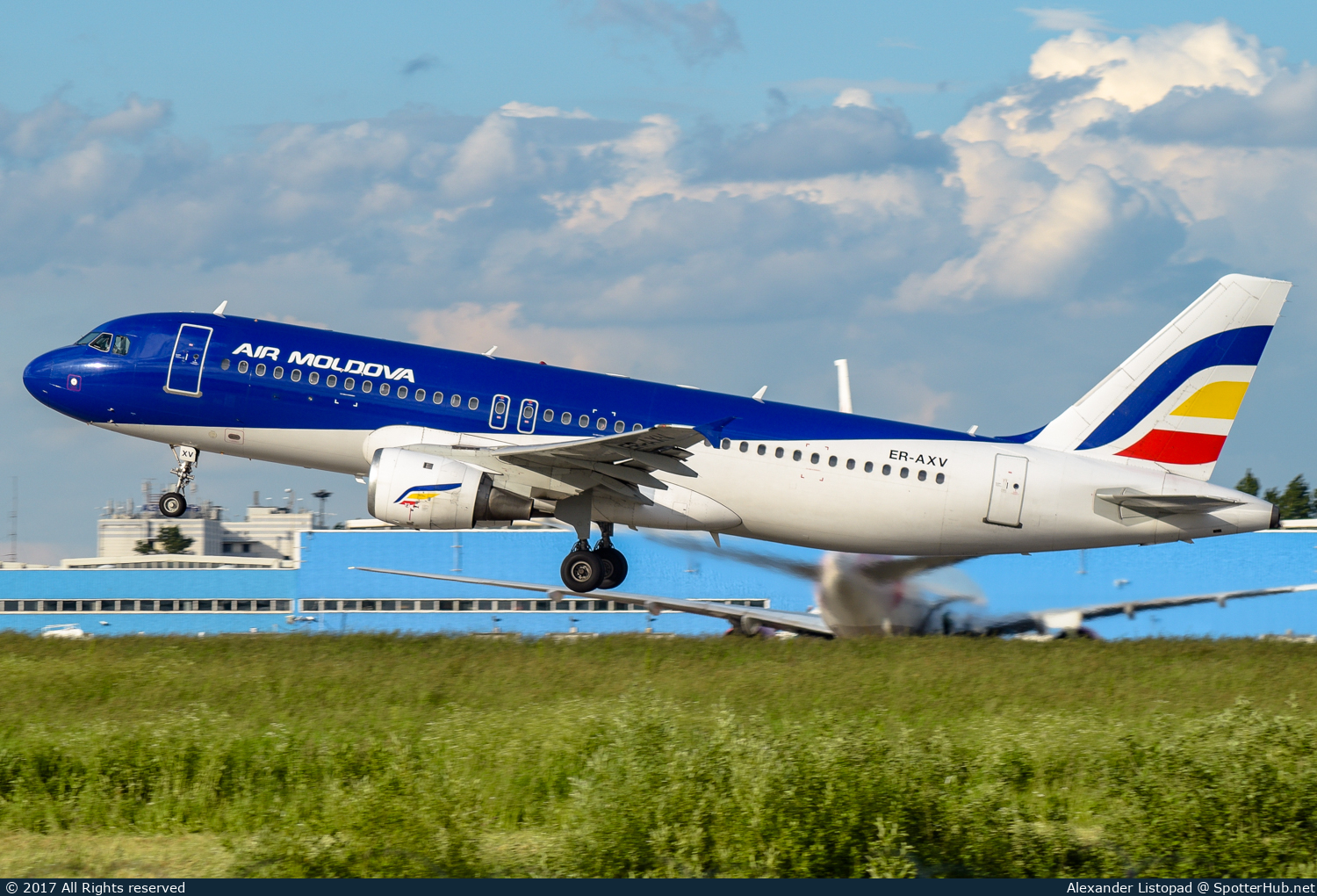 Photo of ER-AXV - Airbus A320-211 operated by Air Moldova