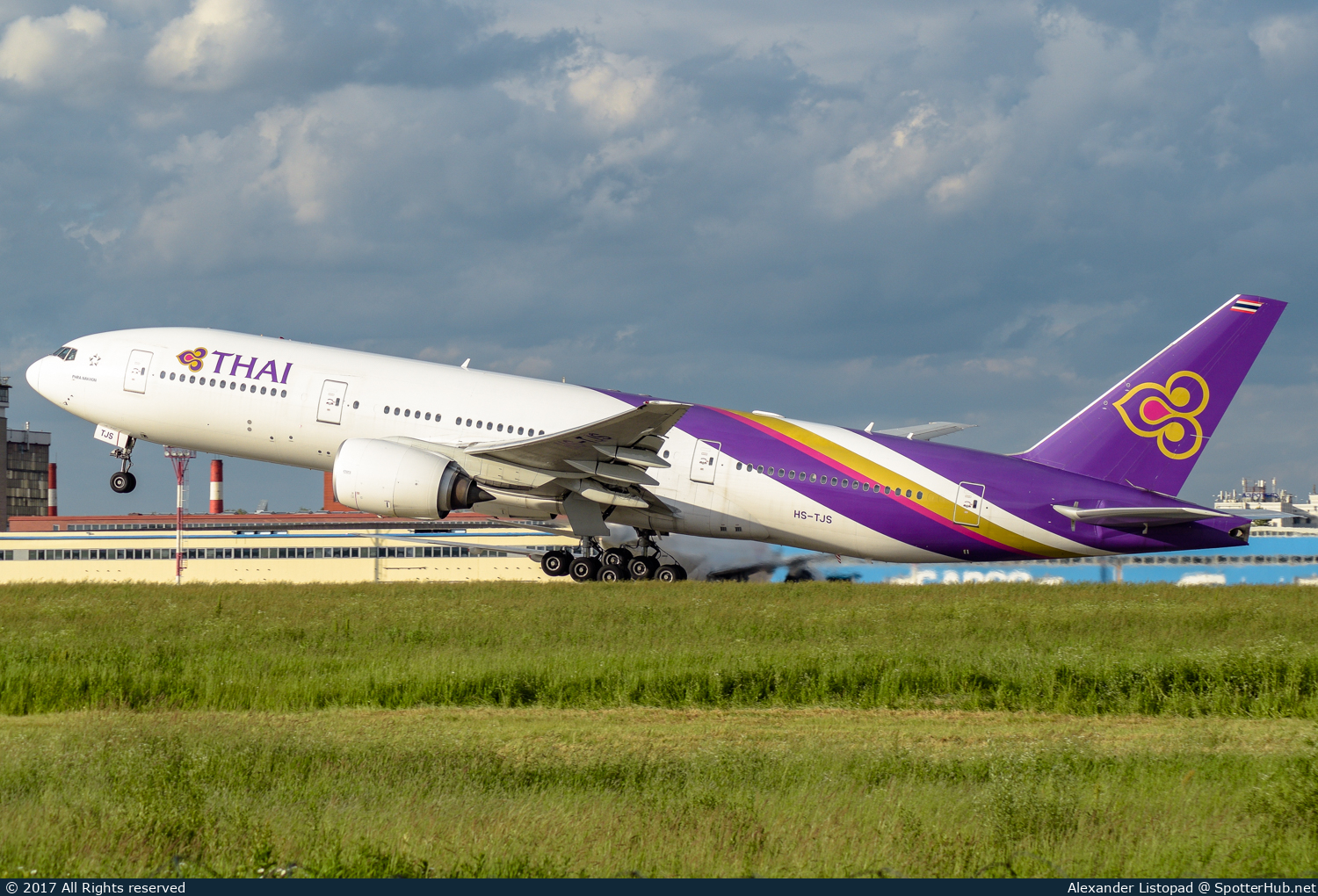 Photo of HS-TJS - Boeing 777-2D7(ER) operated by Thai Airways International