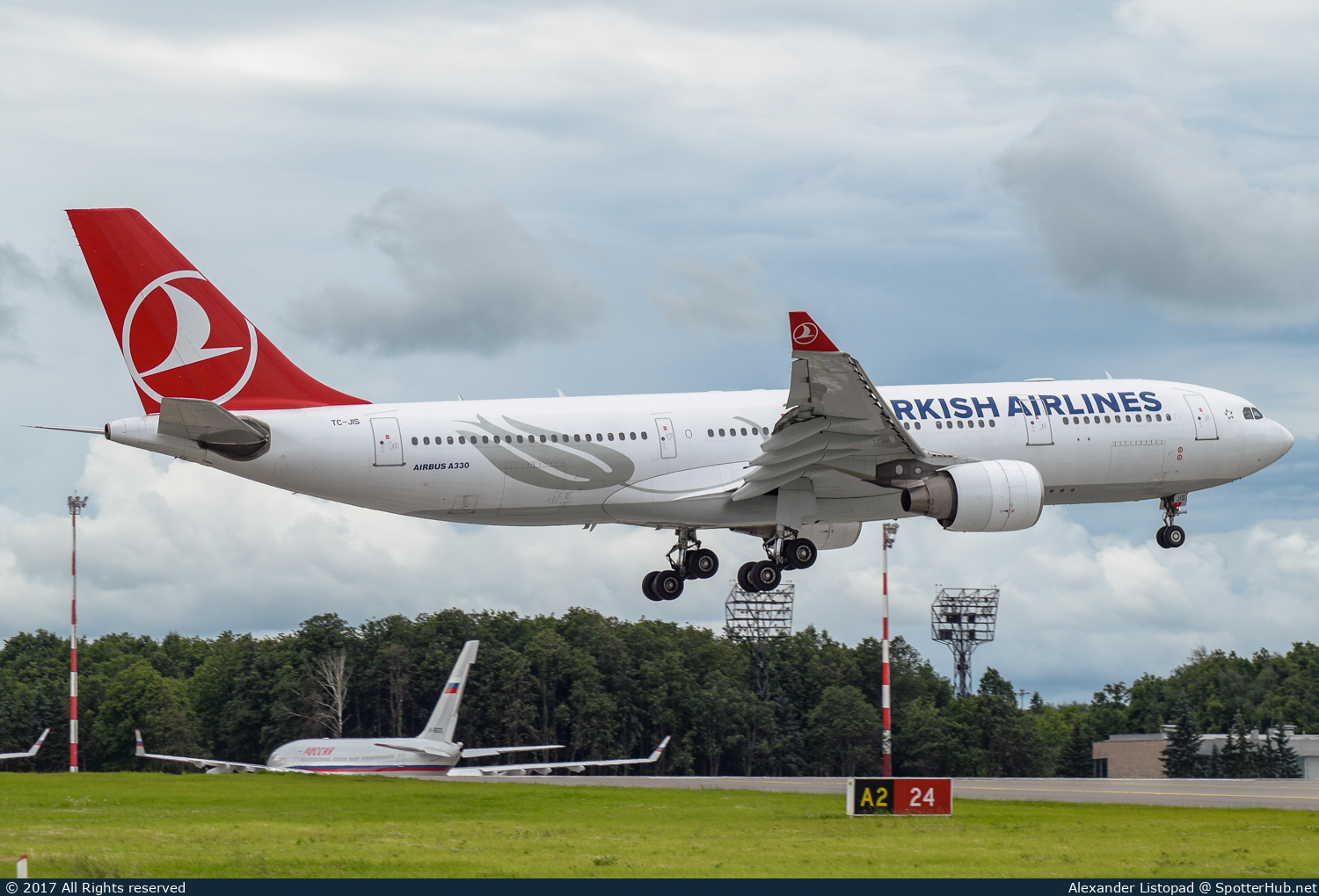 Photo of TC-JIS - Airbus A330-223 operated by Turkish Airlines
