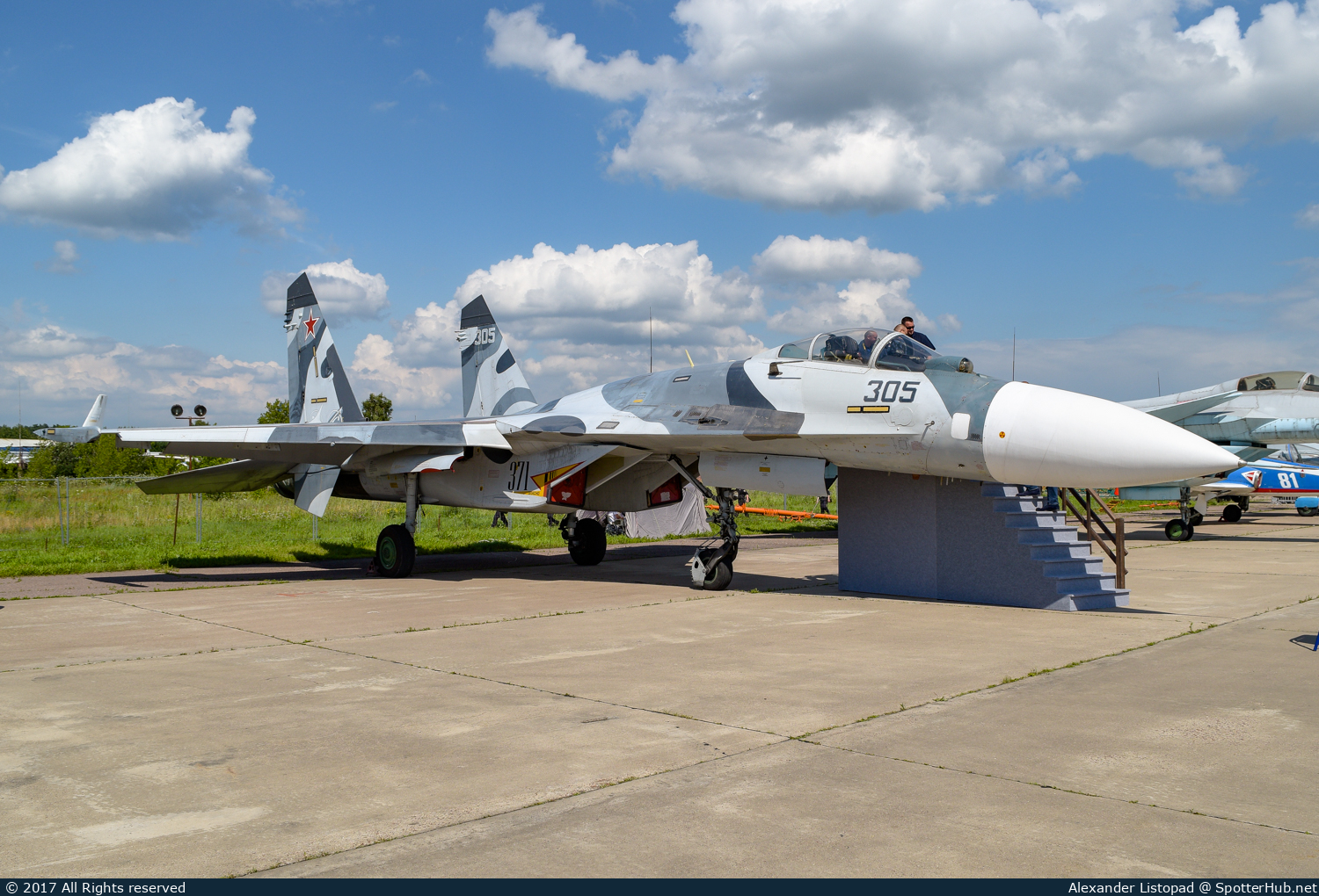 Photo of 305 - Sukhoi Su-27SKM Flanker operated by Sukhoi Design Bureau