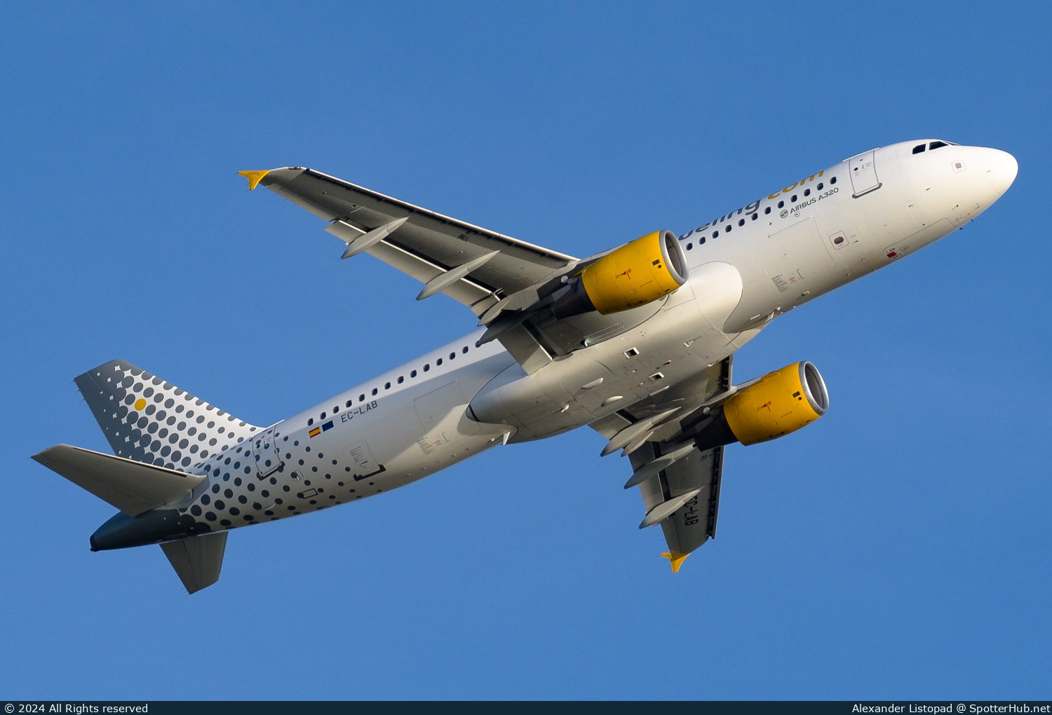 Photo of EC-LAB - Airbus A320-214 operated by Vueling