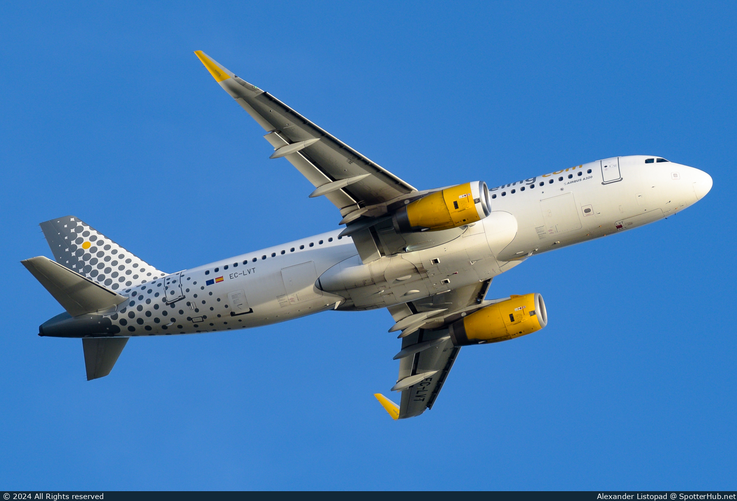 Photo of EC-LVT - Airbus A320-232 operated by Vueling