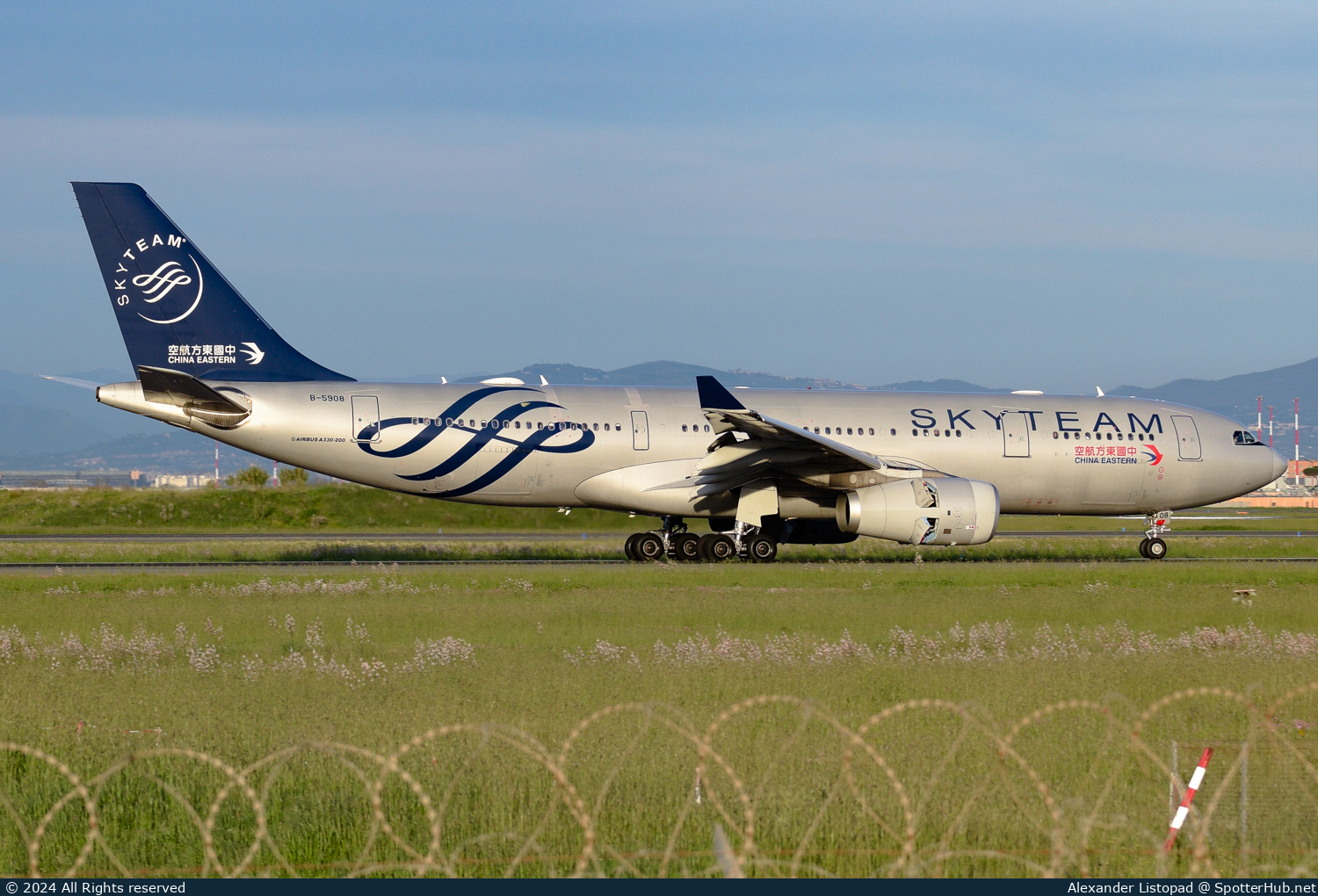 Photo of B-5908 - Airbus A330-243 operated by China Eastern Airlines