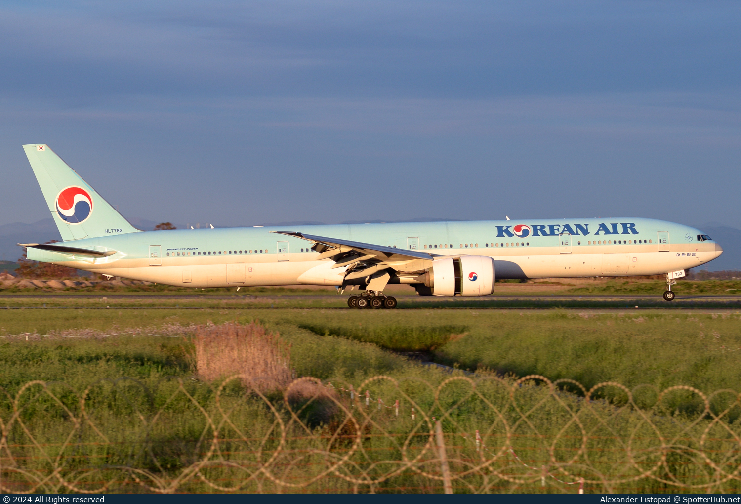 Photo of HL7782 - Boeing 777-3B5(ER) operated by Korean Air