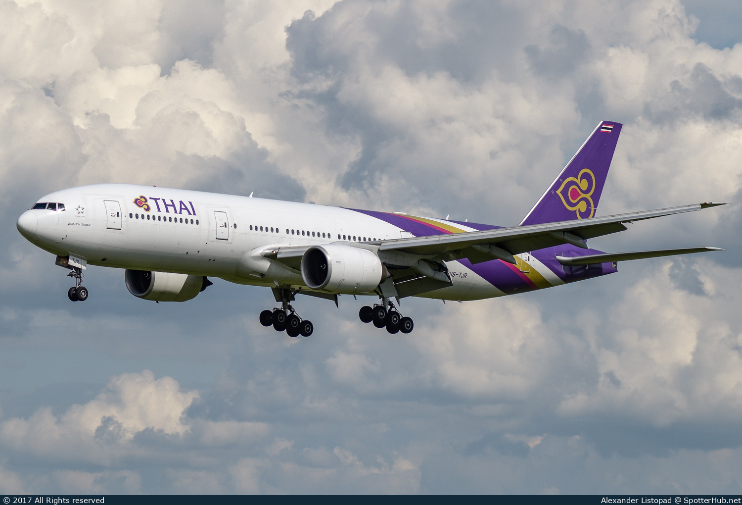 Photo of HS-TJR - Boeing 777-2D7(ER) operated by Thai Airways International