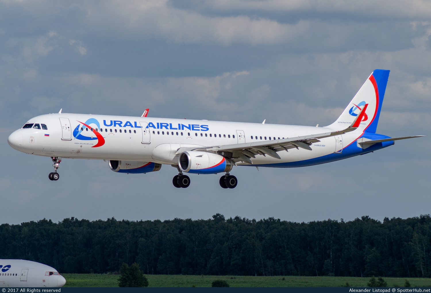 Photo of VP-BSY - Airbus A321-231 operated by Ural Airlines