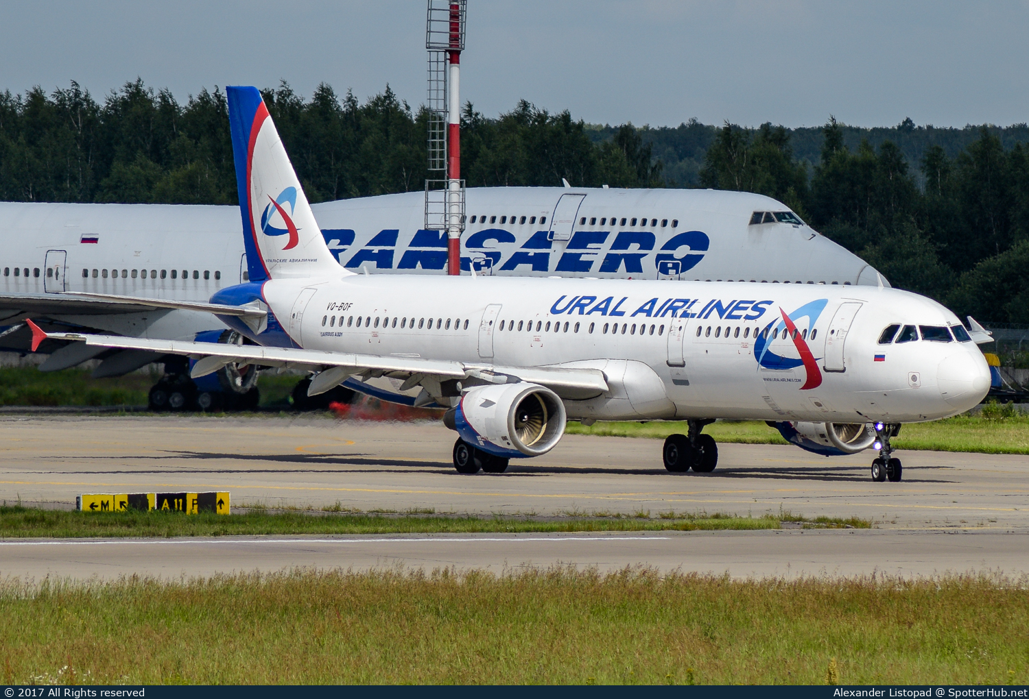 Photo of VQ-BOF - Airbus A321-211 operated by Ural Airlines