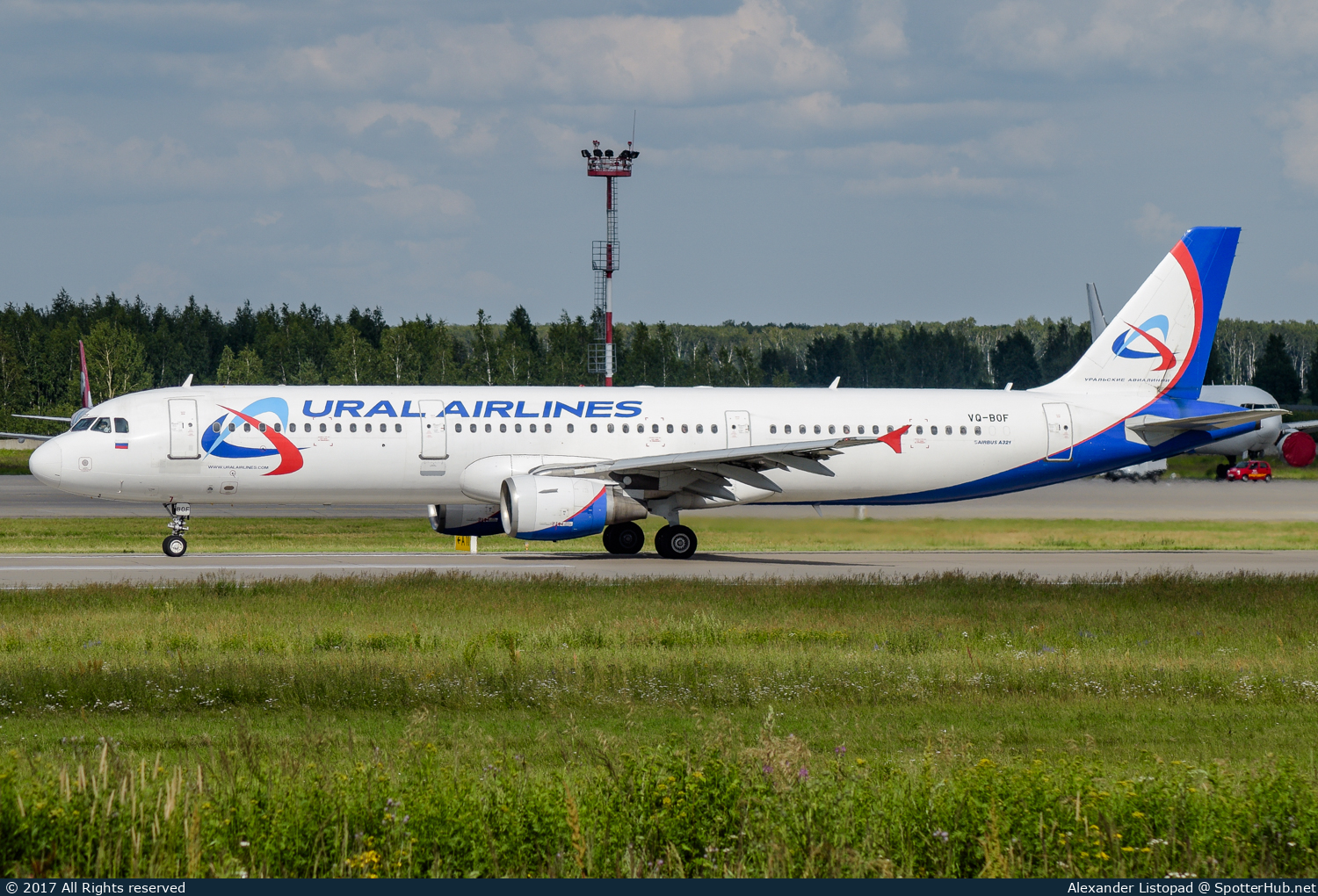 Photo of VQ-BOF - Airbus A321-211 operated by Ural Airlines