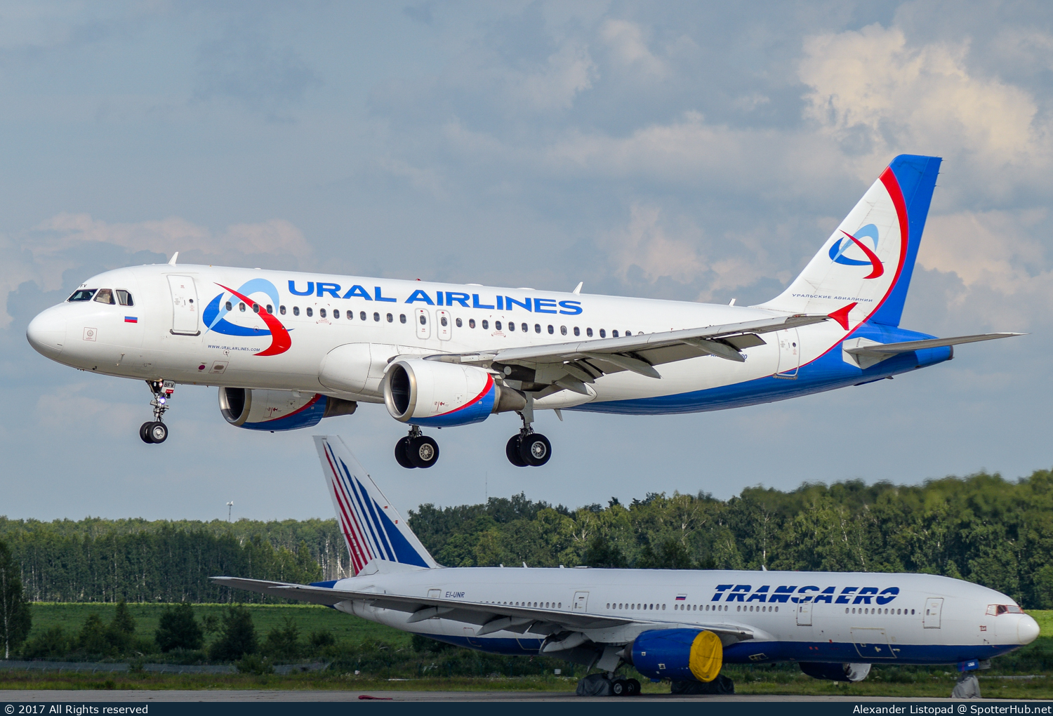 Photo of VQ-BFV - Airbus A320-214 operated by Ural Airlines